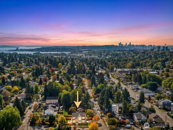 6858 26th Avenue NE, Seattle WA 98115