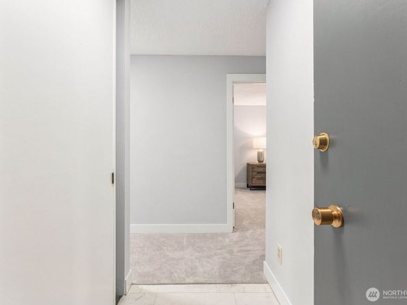 2501 Canterbury Ln E 216, Seattle WA 98112