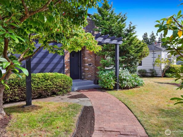 8040 Dibble Avenue NW, Seattle WA 98117