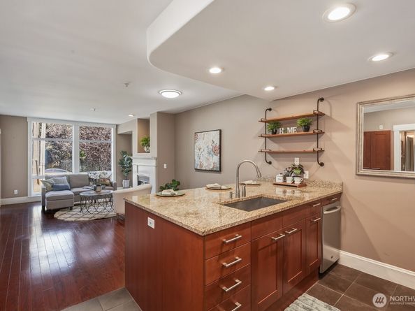 3221 SW Avalon Way 201, Seattle WA 98126