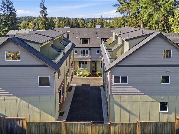 14610 Corliss Avenue N B, Shoreline WA 98133