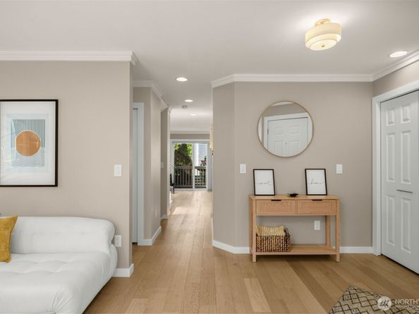 104 9th Lane 127, Kirkland WA 98033