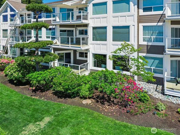 5404 Lake Washington Boulevard NE B, Kirkland WA 98033