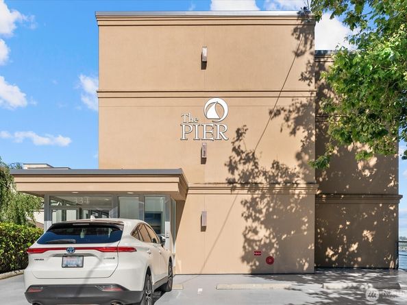 334 Lakeside Avenue S 406, Seattle WA 98144