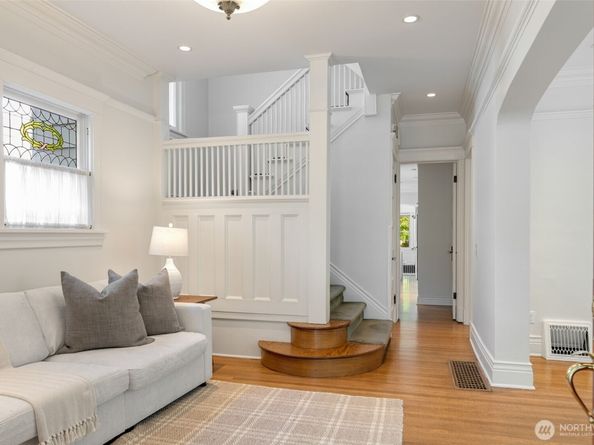 1218 3rd Avenue W, Seattle WA 98119