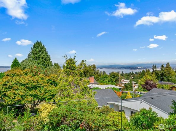 5128 Seaview Way, Everett WA 98203