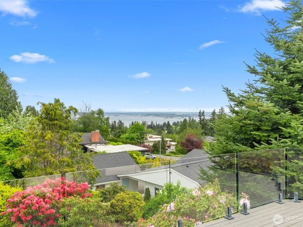 5128 Seaview Way, Everett WA 98203