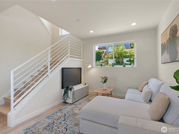 8043 B 19th Avenue NE, Seattle WA 98115