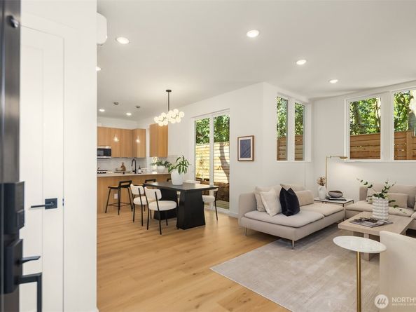 7330 25th Avenue NW, Seattle WA 98117