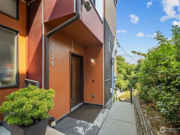 3026 SW Avalon Way A, Seattle WA 98126