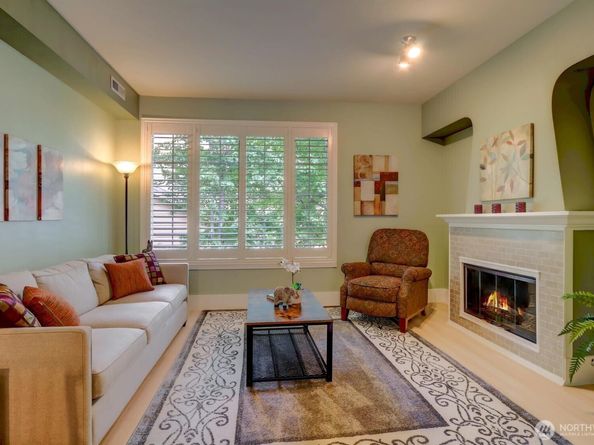 18268 NE 97th Way 104, Redmond WA 98052