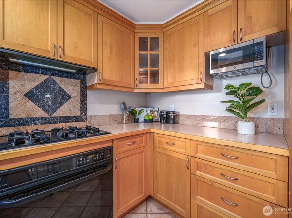 622 6th Avenue W 502, Seattle WA 98119