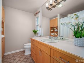 622 6th Avenue W 502, Seattle WA 98119
