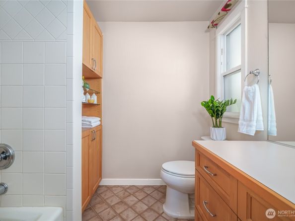 622 6th Avenue W 502, Seattle WA 98119