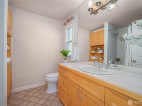 622 6th Avenue W 502, Seattle WA 98119