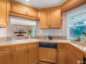 622 6th Avenue W 502, Seattle WA 98119