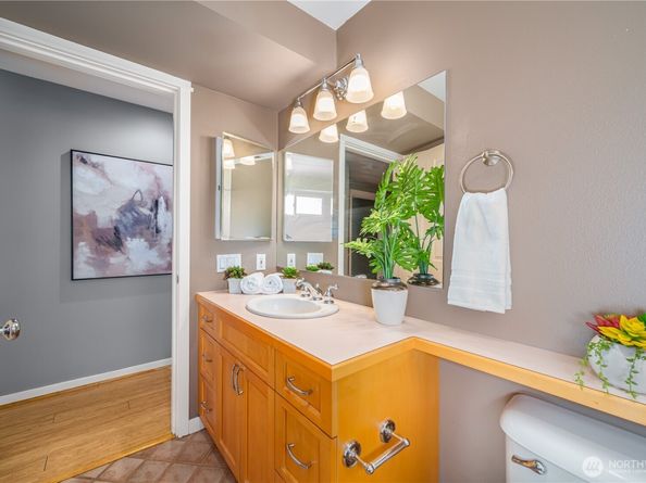 622 6th Avenue W 502, Seattle WA 98119