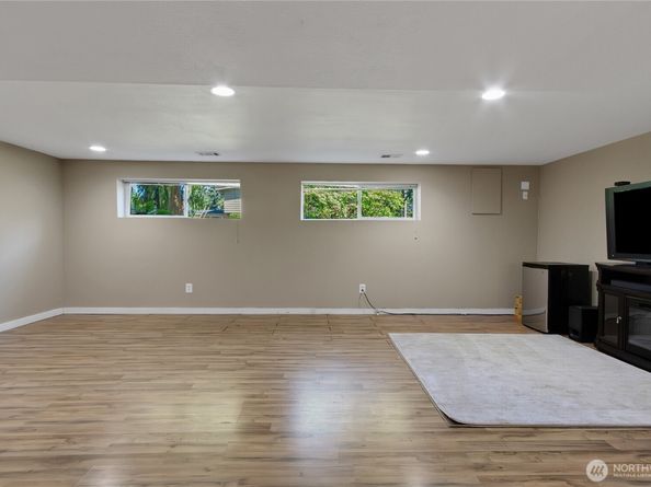 2419 SW 316th Street, Federal Way WA 98023