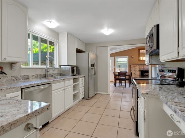 2419 SW 316th Street, Federal Way WA 98023