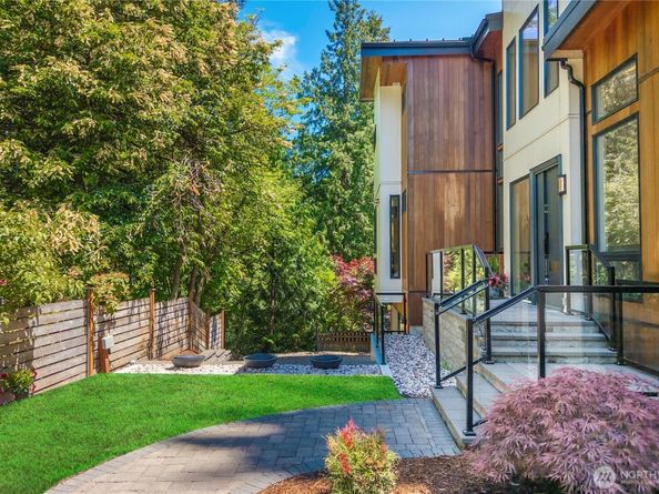 10823 SE 12th Street, Bellevue WA 98004