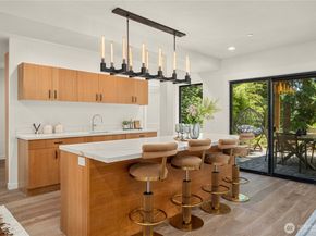 10823 SE 12th Street, Bellevue WA 98004