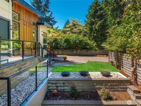 10823 SE 12th Street, Bellevue WA 98004