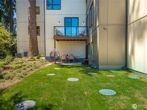 10823 SE 12th Street, Bellevue WA 98004