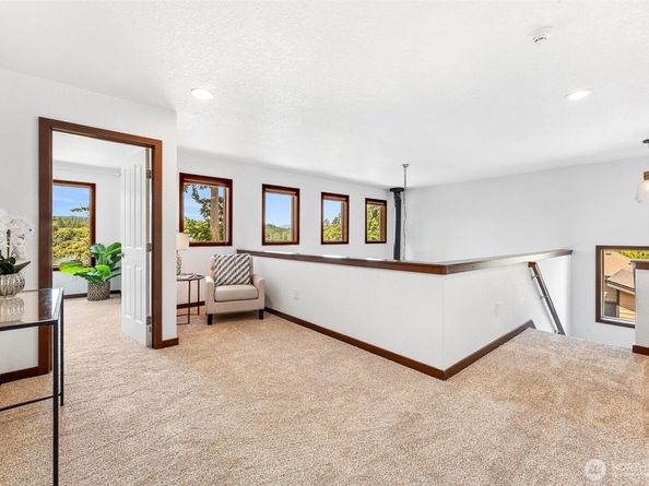 931 Oyster Bay Court, Bremerton WA 98312
