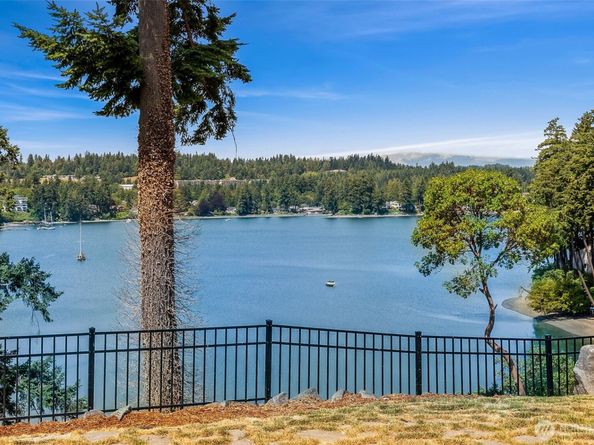 931 Oyster Bay Court, Bremerton WA 98312