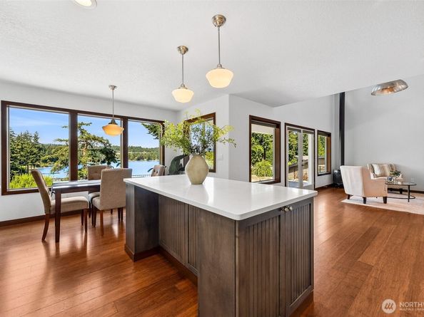 931 Oyster Bay Court, Bremerton WA 98312