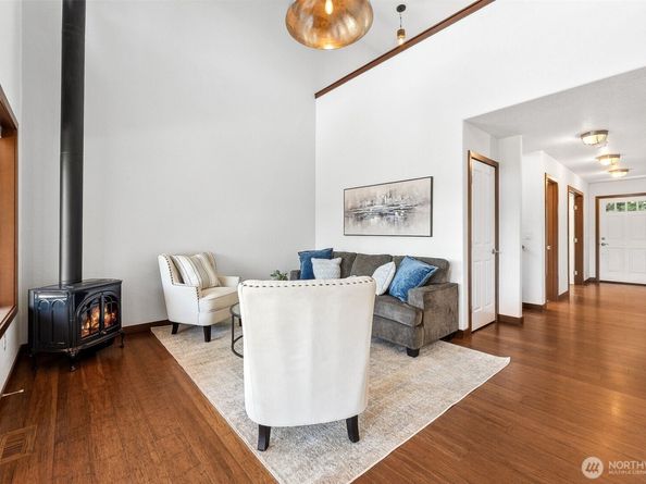 931 Oyster Bay Court, Bremerton WA 98312