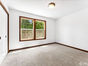 931 Oyster Bay Court, Bremerton WA 98312