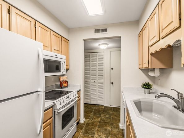 615 75th Street SE C44, Everett WA 98203