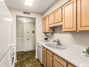 615 75th Street SE C44, Everett WA 98203