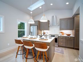 428 20th Avenue, Kirkland WA 98033