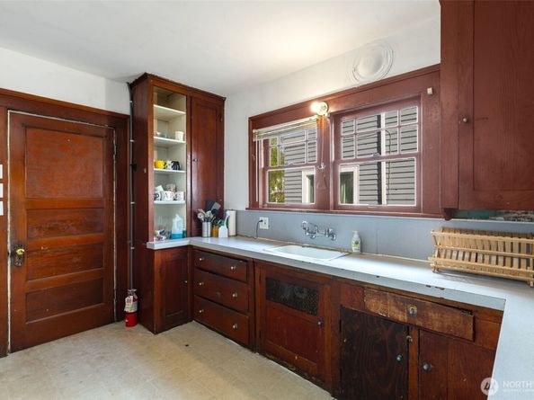 5019 17th Avenue NE, Seattle WA 98105