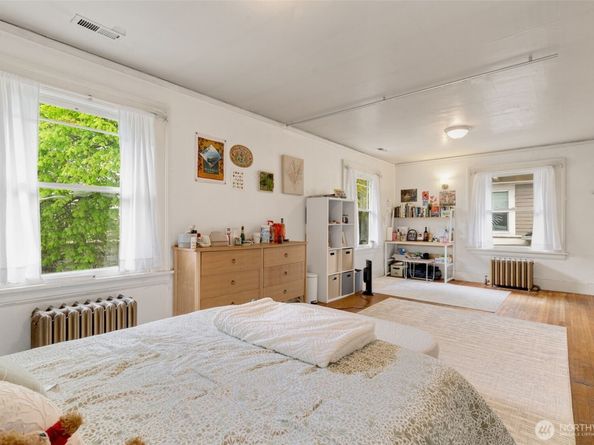 5019 17th Avenue NE, Seattle WA 98105