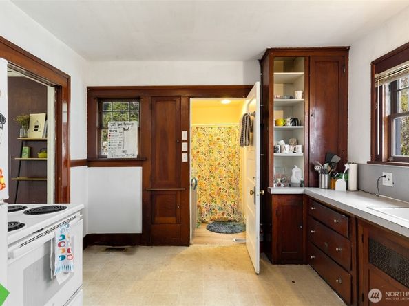 5019 17th Avenue NE, Seattle WA 98105