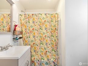5019 17th Avenue NE, Seattle WA 98105