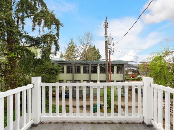 5019 17th Avenue NE, Seattle WA 98105