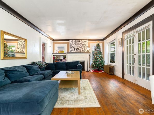 5019 17th Avenue NE, Seattle WA 98105