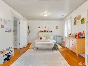 5019 17th Avenue NE, Seattle WA 98105