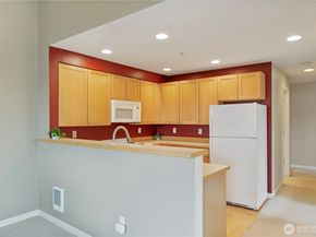 7301 5th Avenue NE 401, Seattle WA 98115