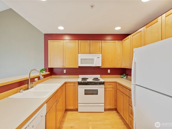 7301 5th Avenue NE 401, Seattle WA 98115