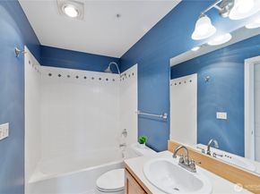 7301 5th Avenue NE 401, Seattle WA 98115
