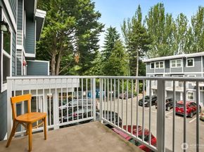 6705 204th Street SW B203, Lynnwood WA 98036