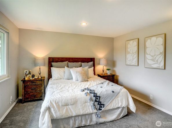 2102 172nd Avenue NE, Bellevue WA 98008