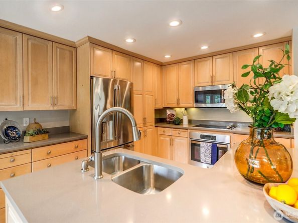 2102 172nd Avenue NE, Bellevue WA 98008