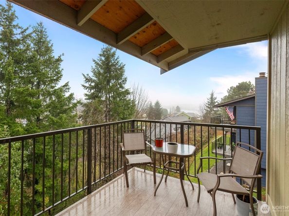 3400 Narrows View Lane NE 204, Bremerton WA 98310