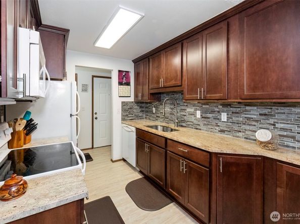 3400 Narrows View Lane NE 204, Bremerton WA 98310